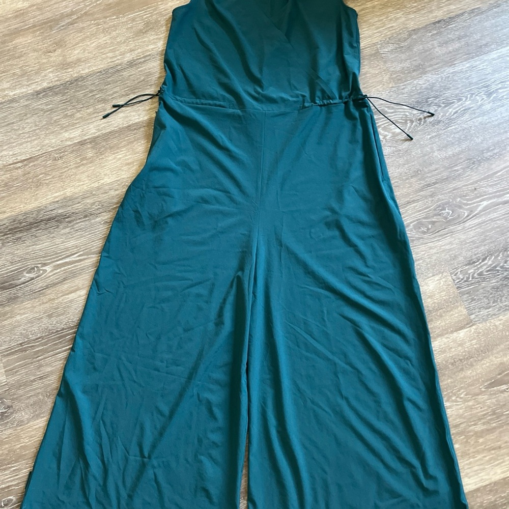 Women’s Title Nine Teal V neck Jumpsuit size Small wide leg